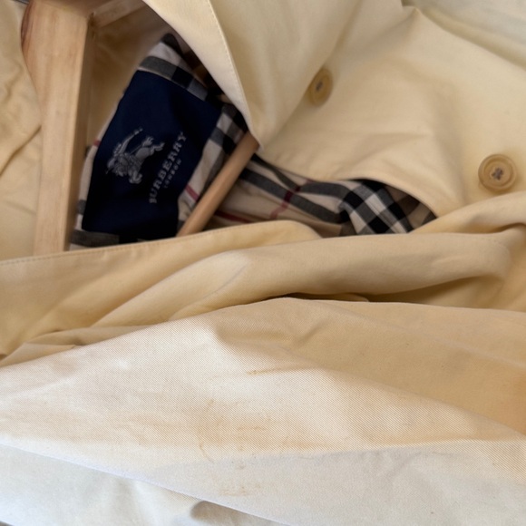 Burberry Light Yellow Trench Coat - Picture 13 of 16